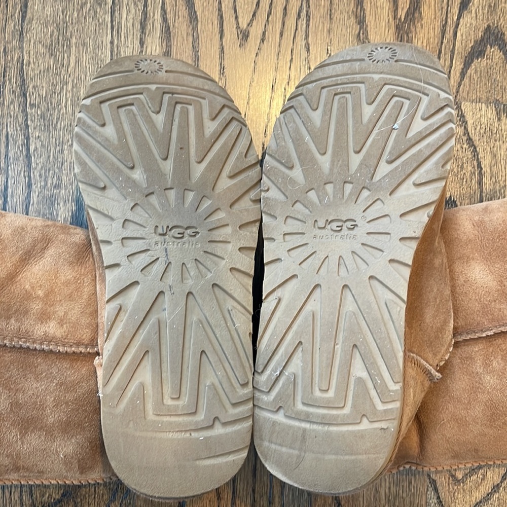 Ugg Tall Boot With Buttons. Size 9 - image 6